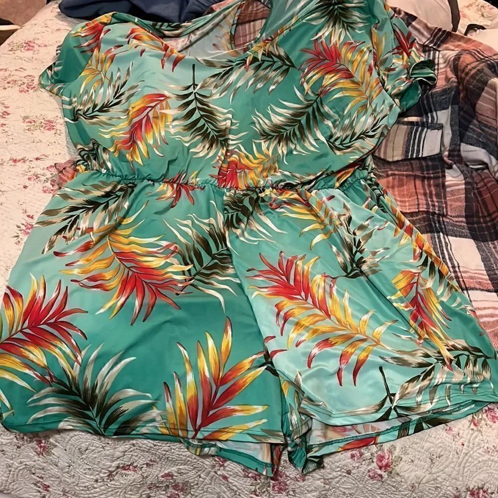 Ladies size 6 extra-large clothes - Picture 4 of 10